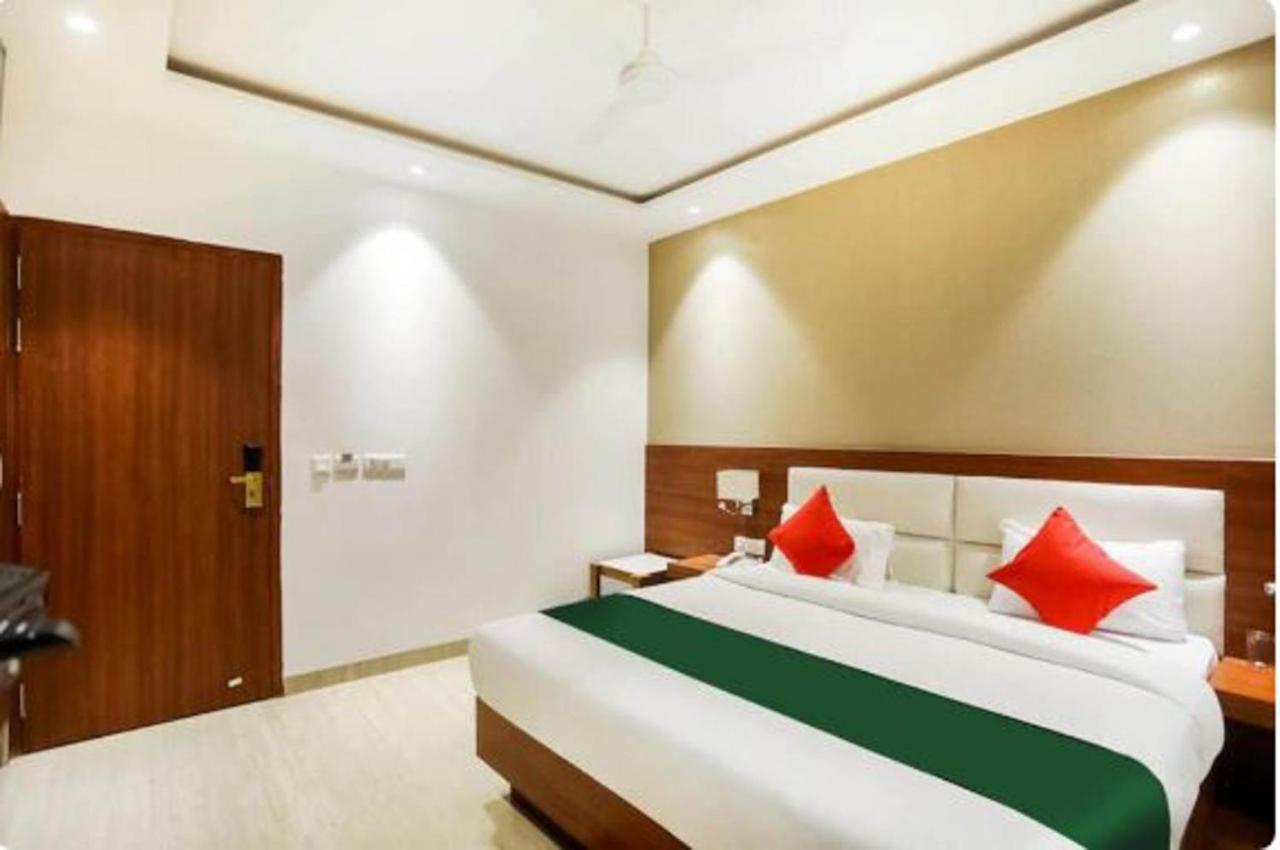 Hotel Royal Sky Luxury Near Delhi Airport نيودلهي المظهر الخارجي الصورة